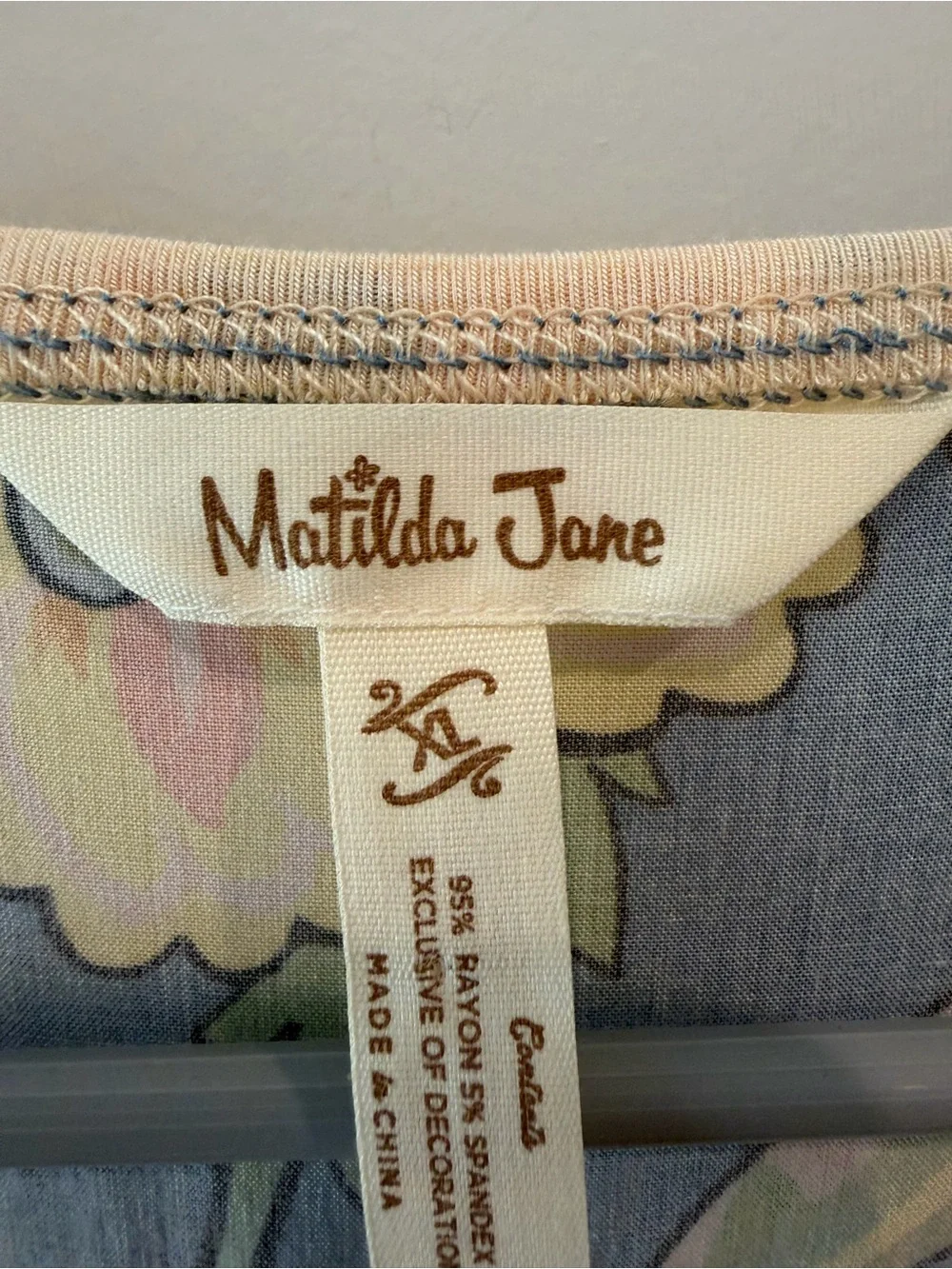 Matilda Jane V-Neck Top with Floral Navy Cap Sleeves Size XL - Picture 2 of 16